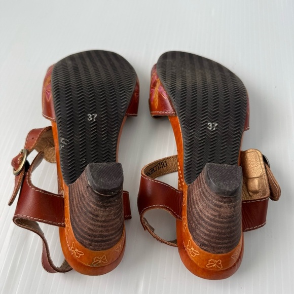 L’artiste philomena t-strap heeled sandals flower design and medallion size 37 - Picture 9 of 14